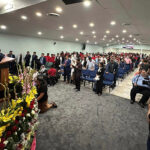 Dr. Antonio compartiendo la palabra en la Iglesia de Dios Pentecostal